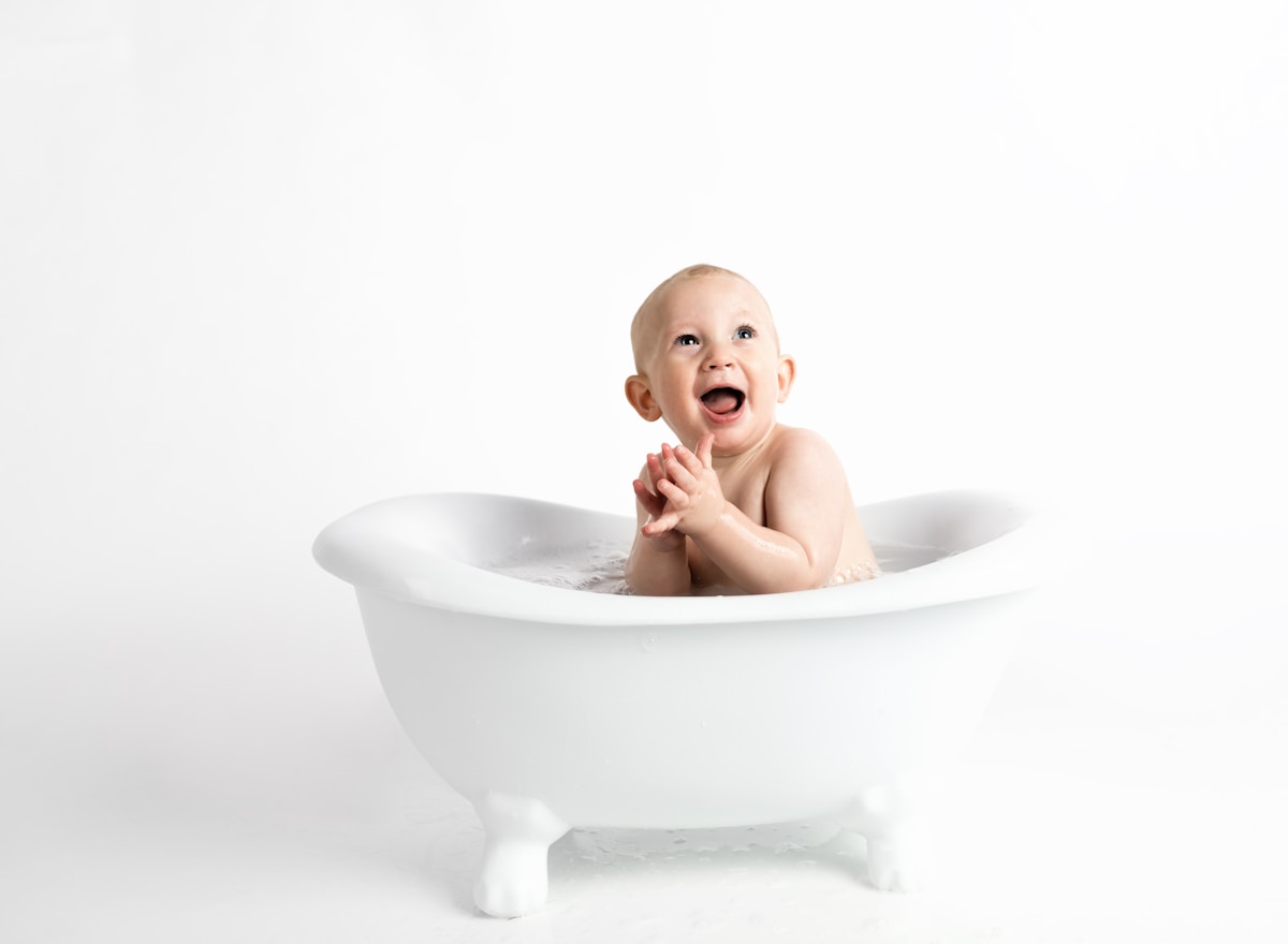 Saubere Babywanne bereit zum Baden